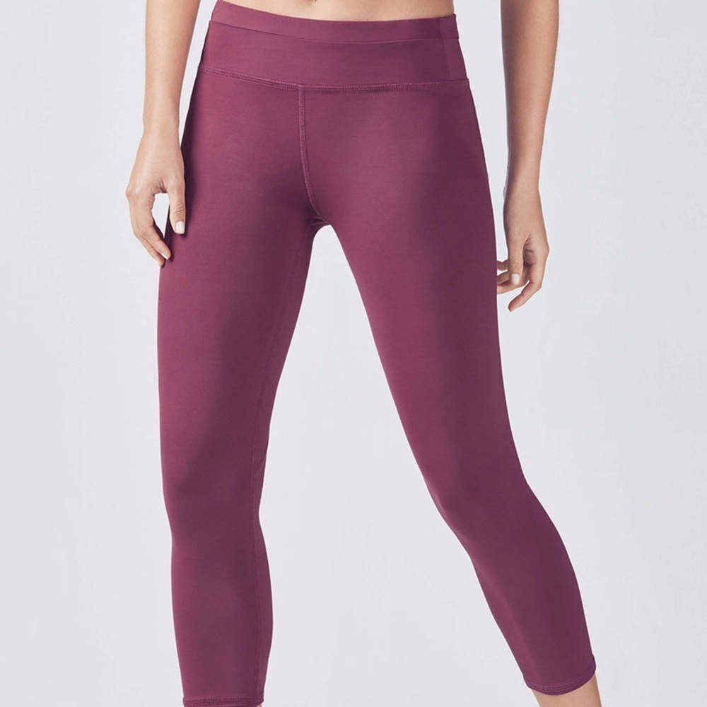 NWOT Fabletics pink Gia Powerlite Capri leggings
